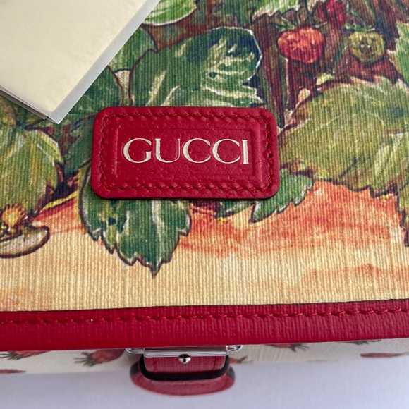 Gucci • Strawberry Fairy Messenger Bag - Picture 3 of 17